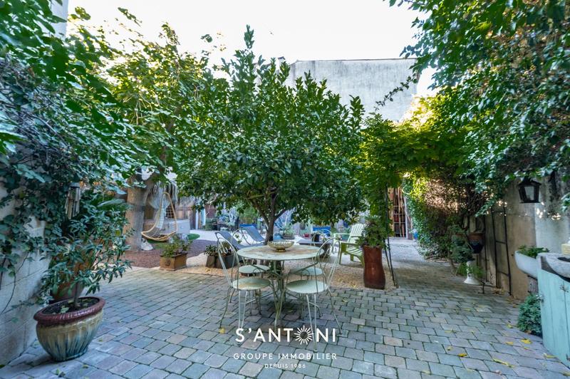 Maison - 201 m² - 7 pièces