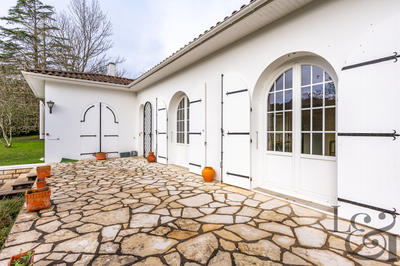 Maison - 143 m² - 7 pièces