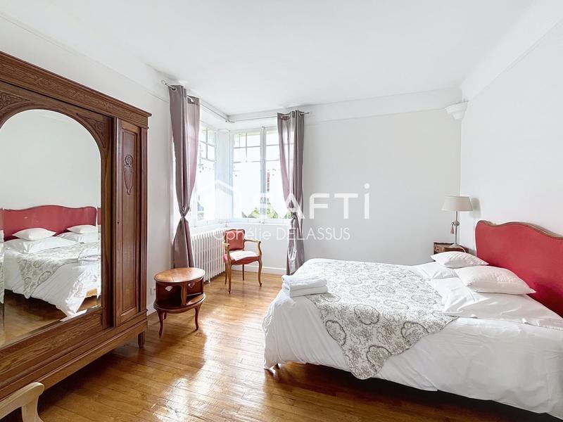 Maison - 300 m² - 9 pièces