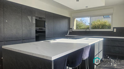 Maison - 200 m² - 8 pièces