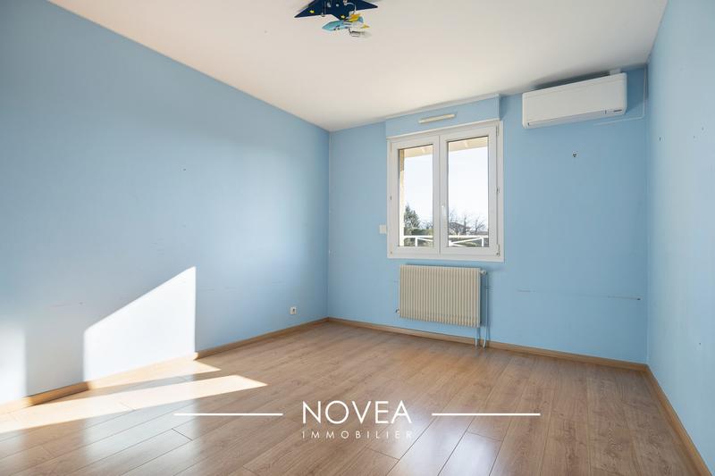 Maison traditionnelle - 179 m² - 8 pièces