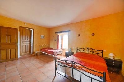 Mas - 380 m² - 14 pièces