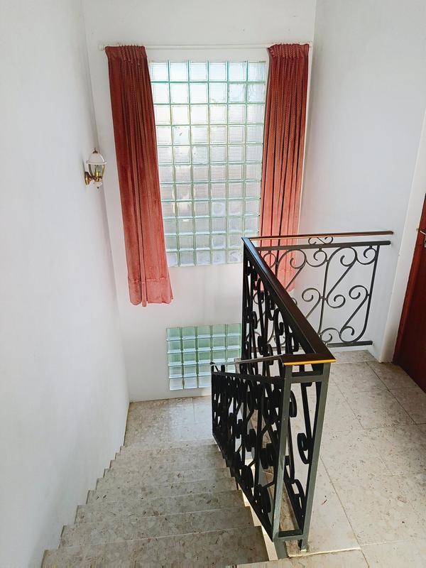 Maison - 265 m² - 10 pièces