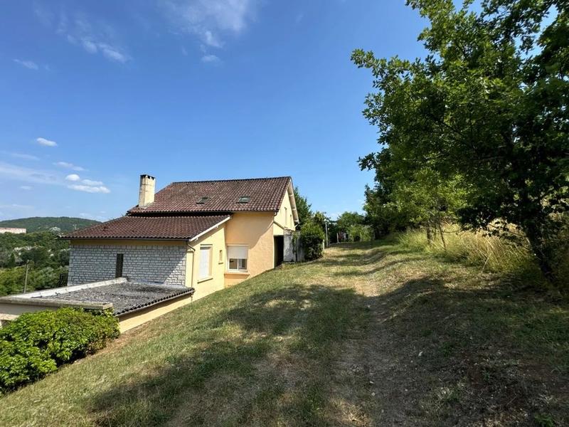 Maison - 160 m² - 9 pièces