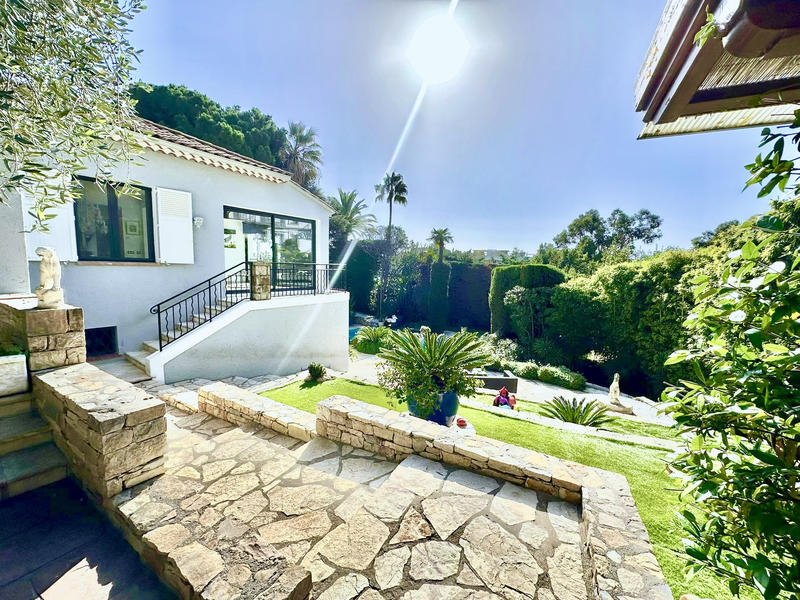 Villa - 404 m² - 6 pièces