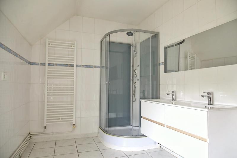 Maison - 171 m² - 7 pièces