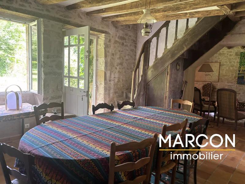 Propriété - 212 m² - 9 pièces