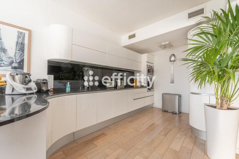 Appartement - 125 m² - 5 pièces