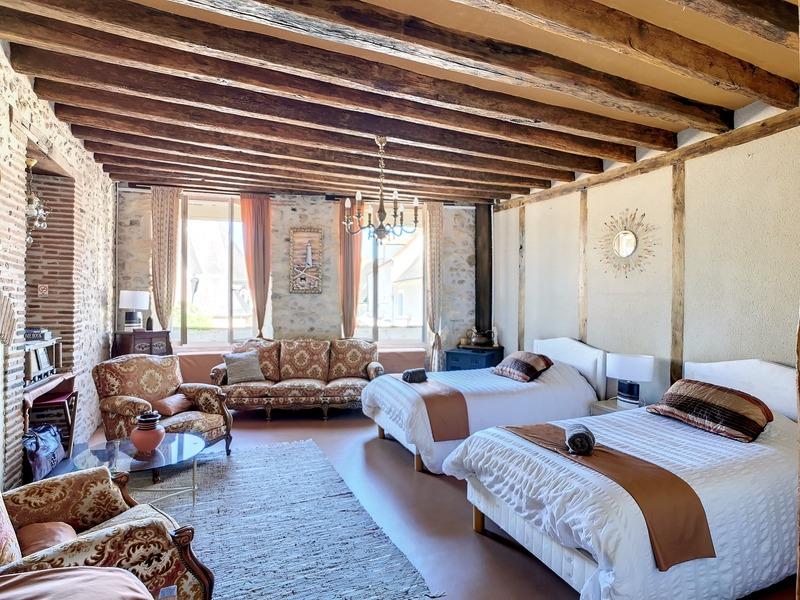 Maison - 216 m² - 9 pièces