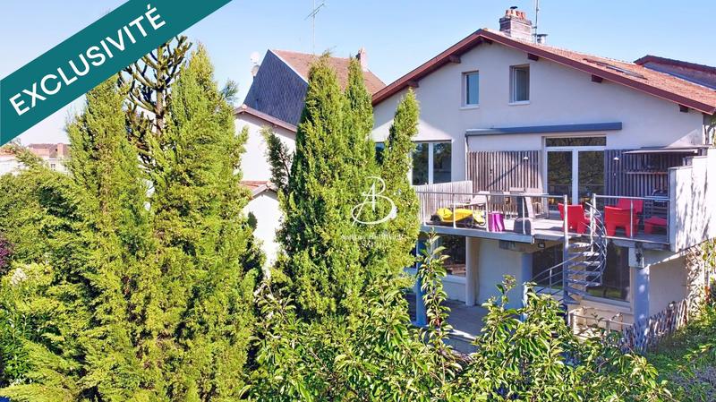 Maison - 280 m² - 12 pièces