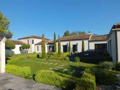 Maison d'architecte - 730 m² - 17 pièces