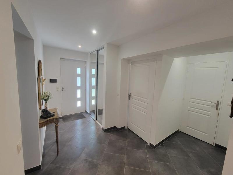 Maison - 215 m² - 10 pièces