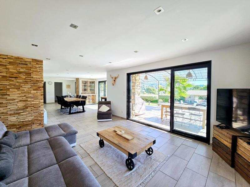 Villa - 192 m² - 6 pièces