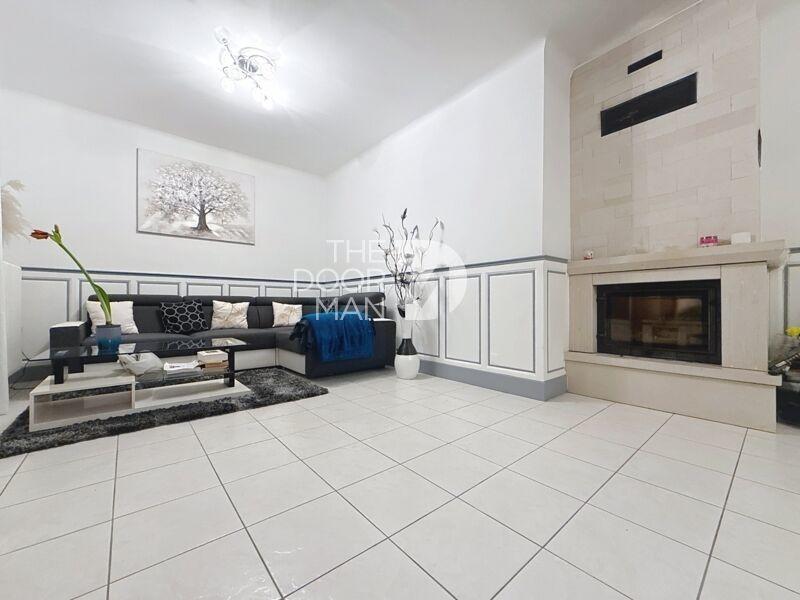 Demeure - 249 m² - 12 pièces