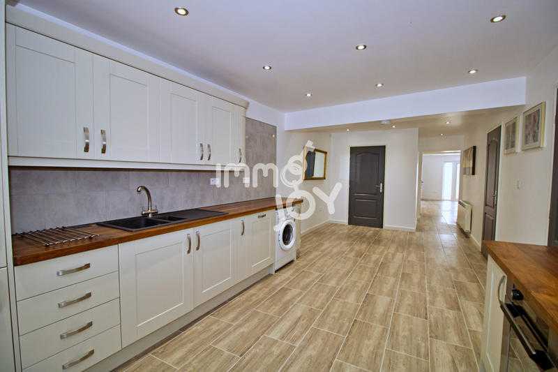 Maison - 229 m² - 7 pièces