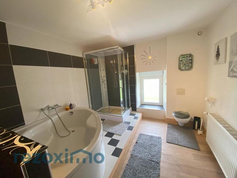 Maison - 236 m² - 8 pièces