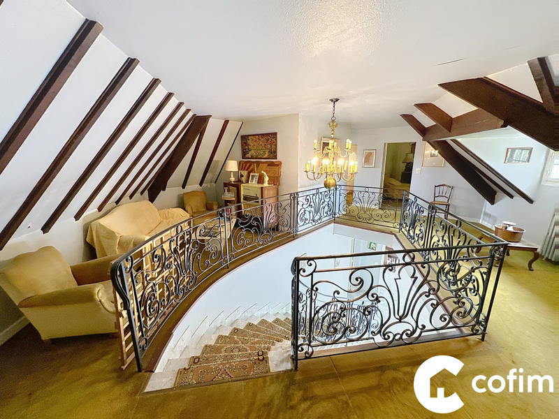 Villa - 250 m² - 8 pièces