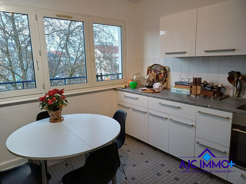 Appartement - 104 m² - 4 pièces