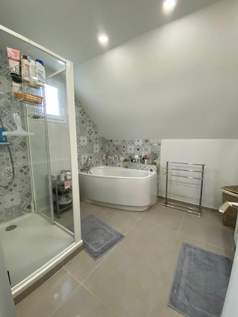 Maison - 143 m² - 6 pièces