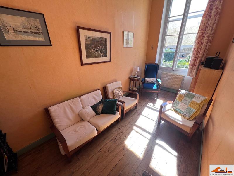 Maison - 380 m² - 8 pièces