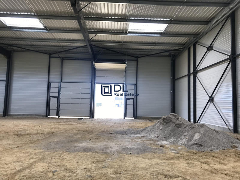 Entrepôt - 1 270 m²