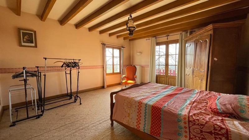 Demeure - 251 m² - 13 pièces