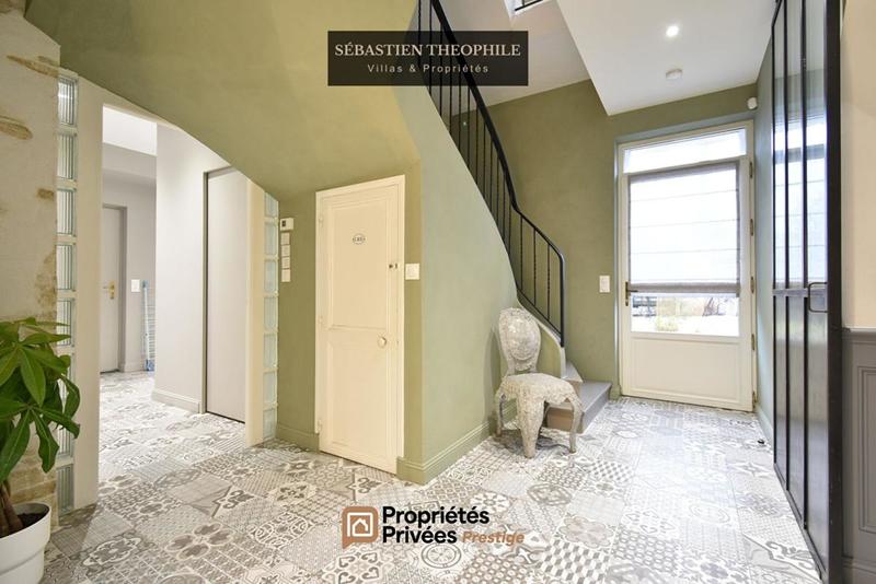 Maison - 291 m² - 9 pièces