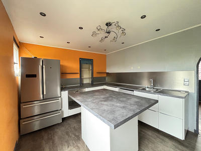 Maison - 192 m² - 11 pièces