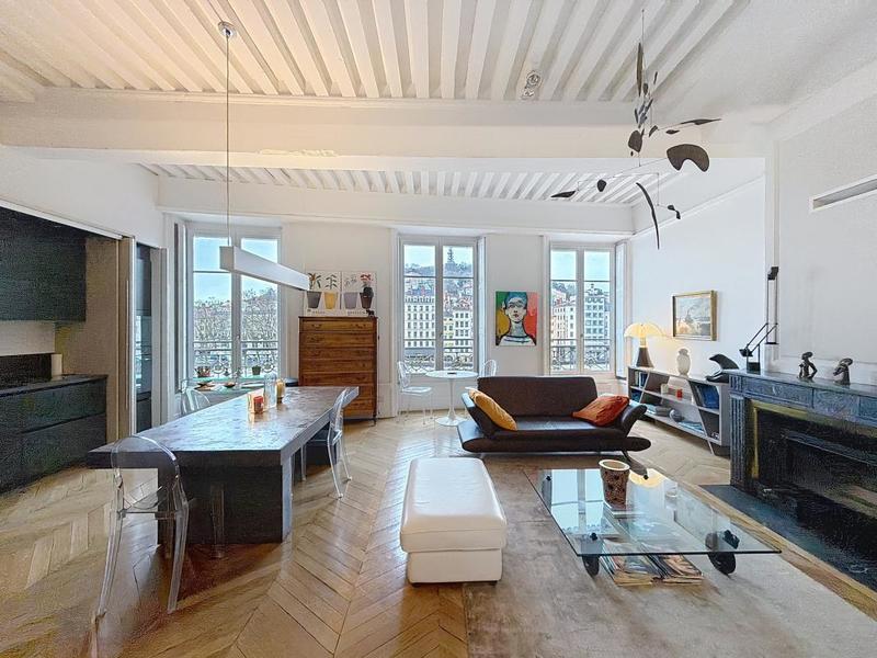 Appartement bourgeois - 107 m² - 3 pièces