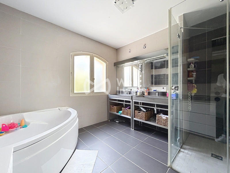 Villa - 210 m² - 7 pièces