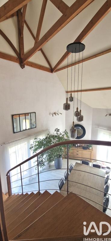 Maison - 220 m² - 5 pièces