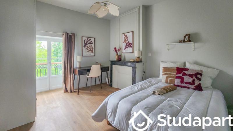 Maison - 243 m² - 12 pièces