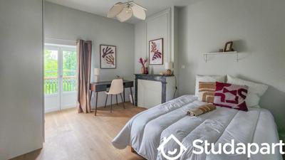 Maison - 243 m² - 12 pièces