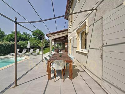 Maison - 230 m² - 6 pièces