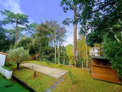 Maison - 220 m² - 10 pièces