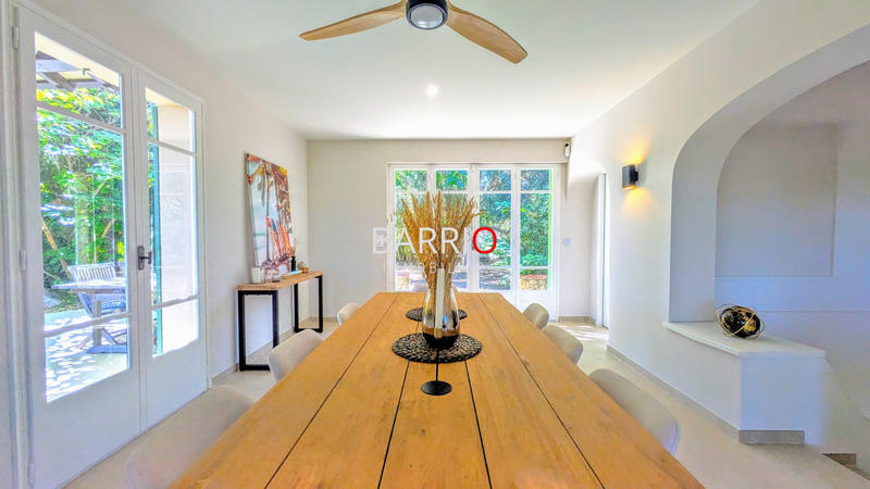 Villa - 280 m² - 9 pièces