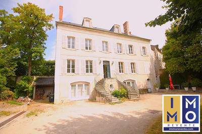 Maison - 458 m² - 11 pièces