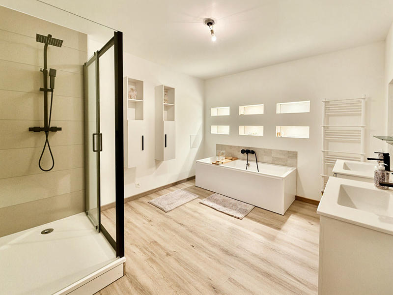 Maison - 255 m² - 7 pièces