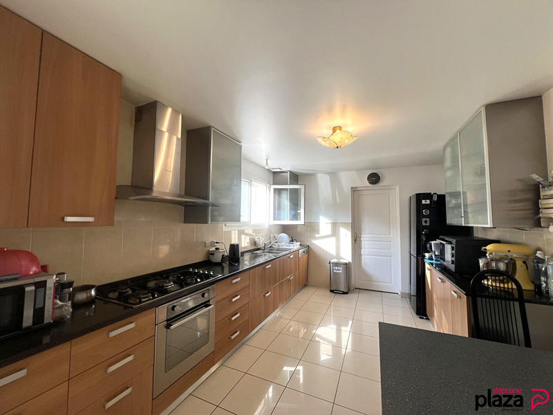 Maison - 226 m² - 7 pièces