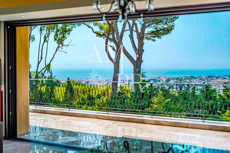 Villa - 370 m² - 8 pièces