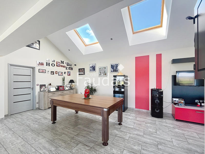 Maison - 246 m² - 8 pièces