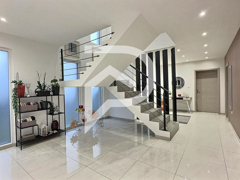 Maison - 174 m² - 6 pièces