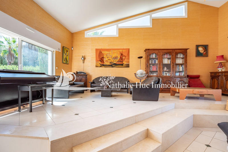 Maison - 256 m² - 7 pièces