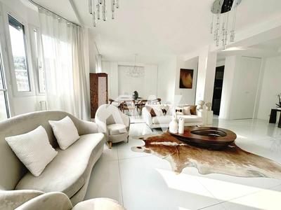 Appartement - 99 m² - 4 pièces