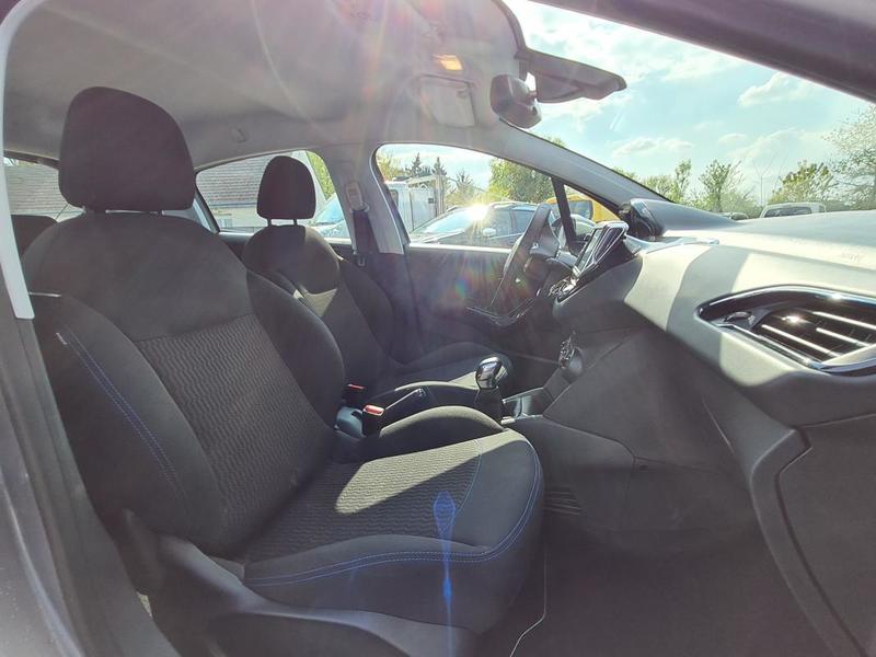 Peugeot 208 Puretech 82 Ch Signature