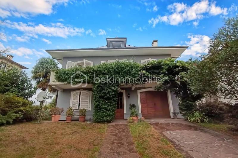 Propriété - 225 m² - 7 pièces