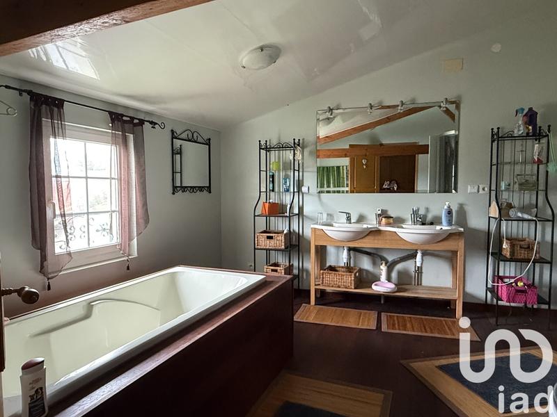 Maison - 201 m² - 6 pièces