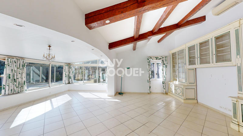 Maison - 305 m² - 10 pièces