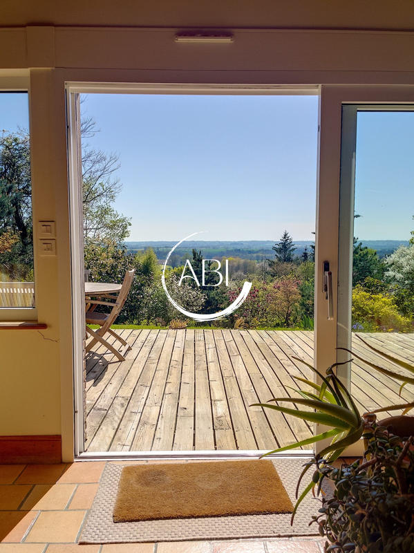 Maison - 206 m² - 7 pièces