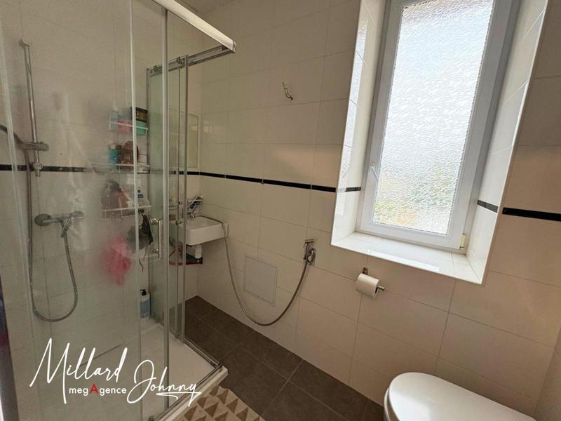 Maison - 204 m² - 9 pièces